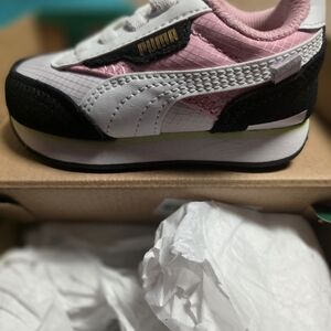 Puma Kids Shoes - Pink and White